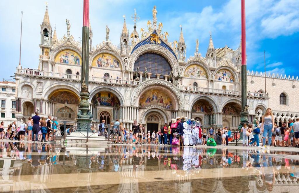 For the first time ever, Venice's Basilica di San Marco stays dry due to  innovation