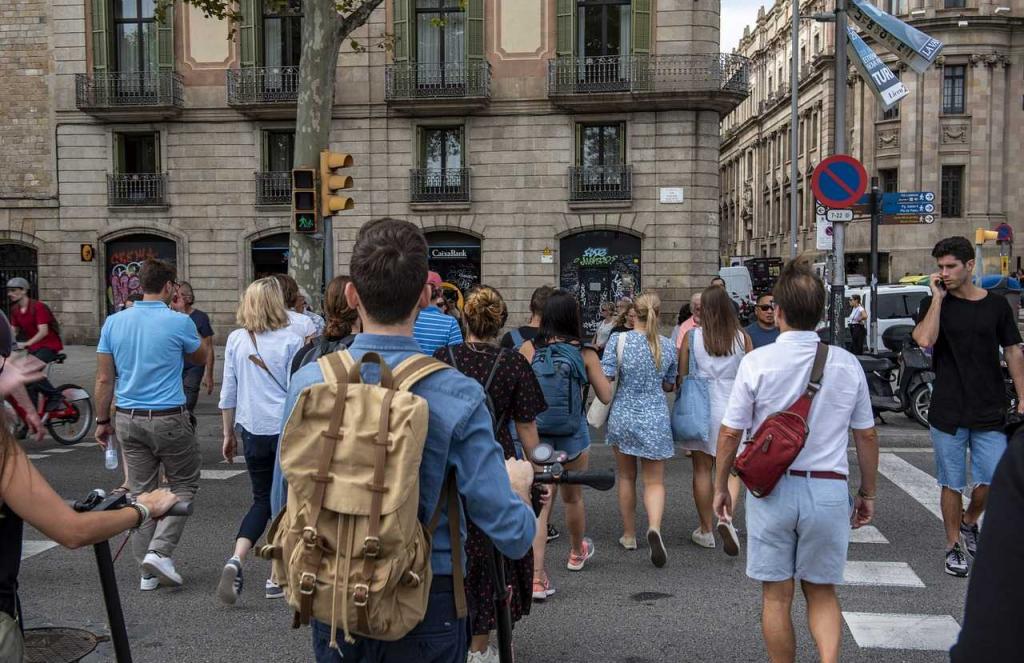 Barcelona To Limit The Size Of Tour Groups | TheMayor.EU