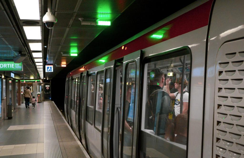 Lyon metro tests an occupancy warning system | TheMayor.EU