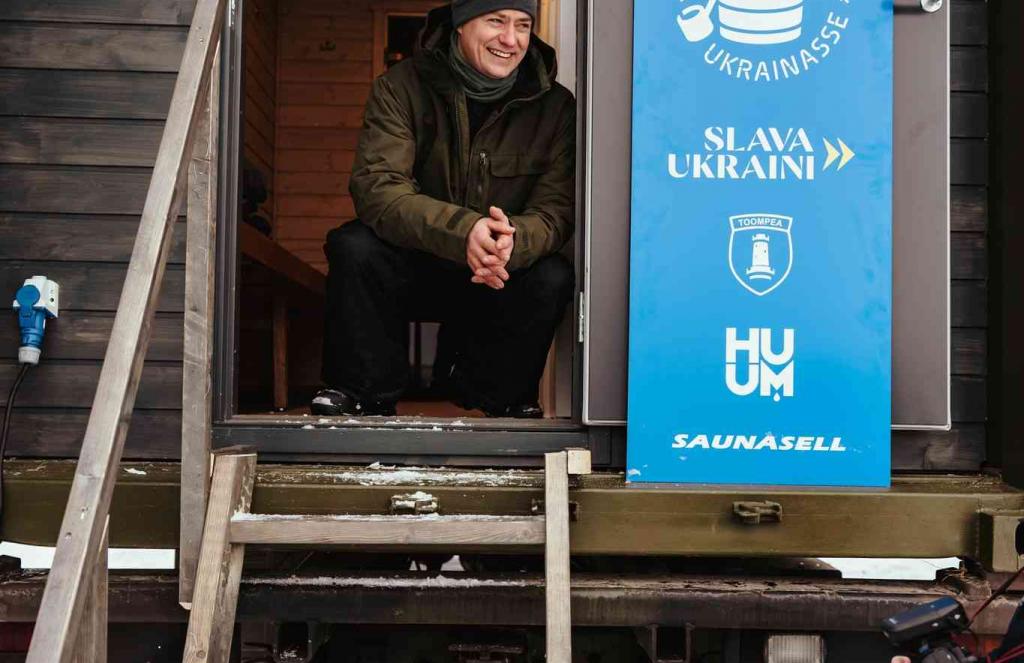 Estonia boosts Ukrainian soldiers' morale with mobile sauna 