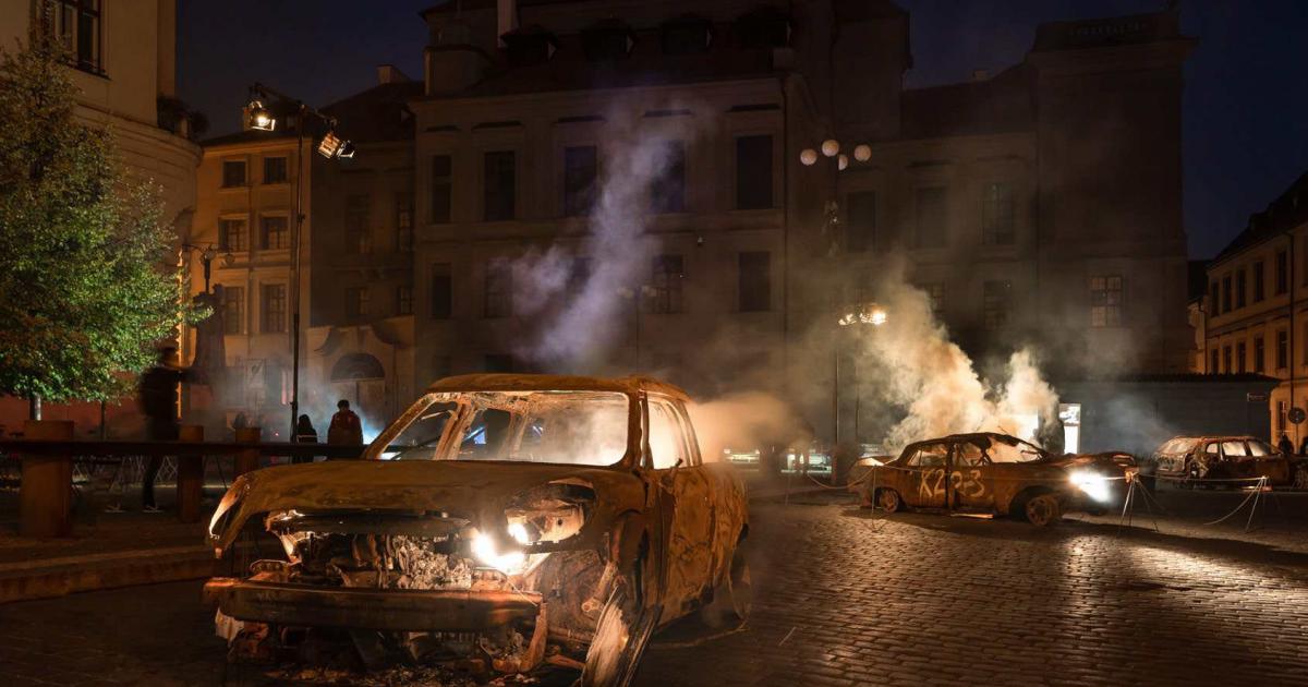 Helsinki light festival features burnt cars from Ukraine 