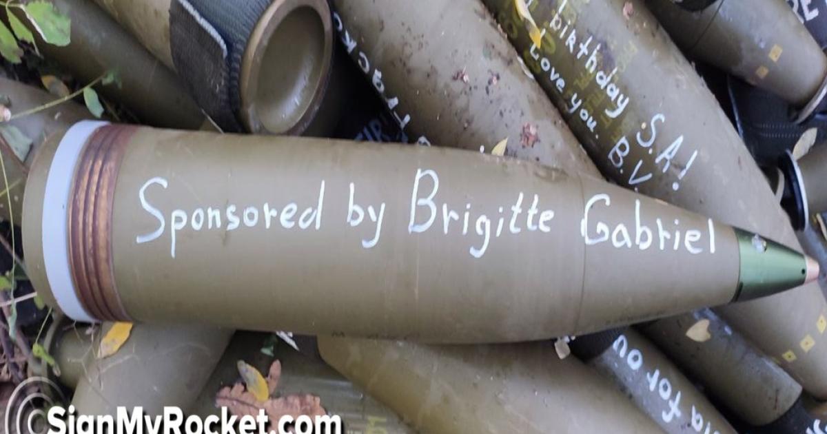 Ukrainians Are Paying to Paint Personal Messages on Artillery Shells - The  New York Times