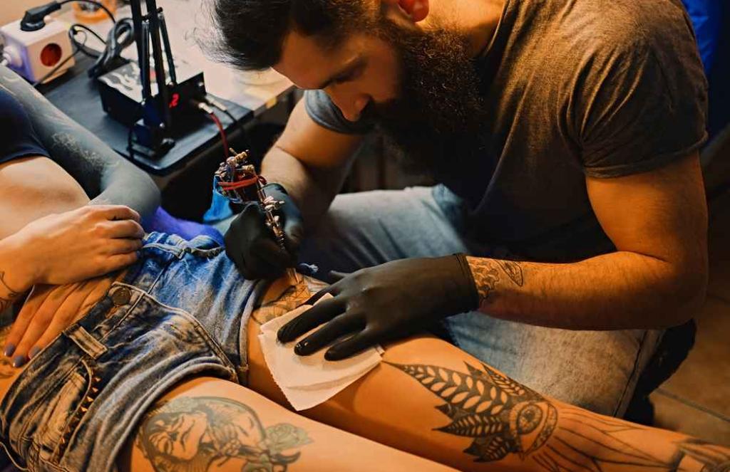 Shock leg 🔥 - Kornel Kiss Tattoo | Facebook