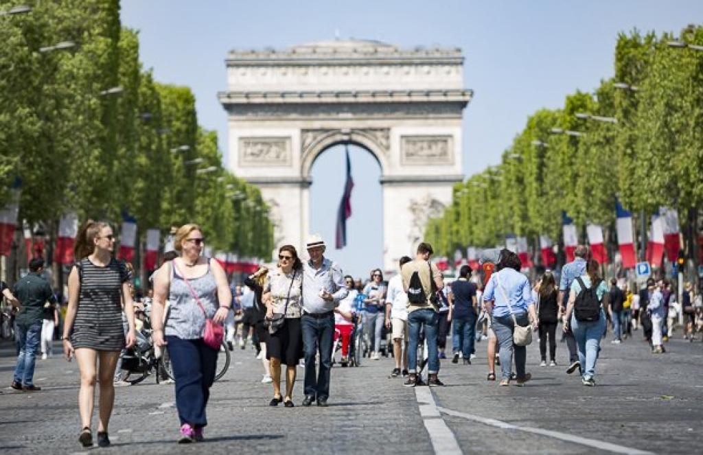 Mayors of Paris and Brussels Europe should hold an annual car